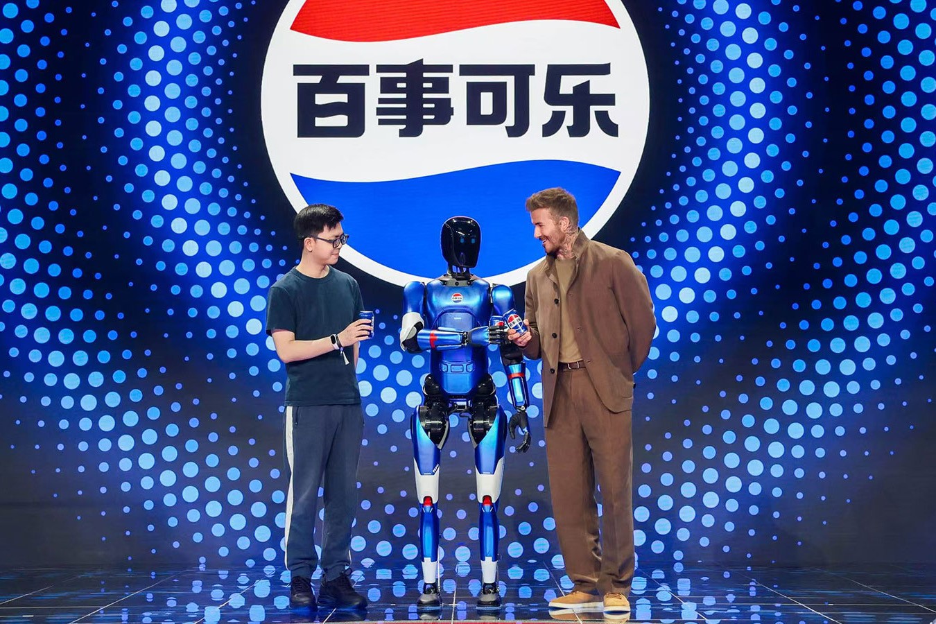 555000jcjc公海机器人携手百事中国共创“百事蓝宝” 共燃渴望新章