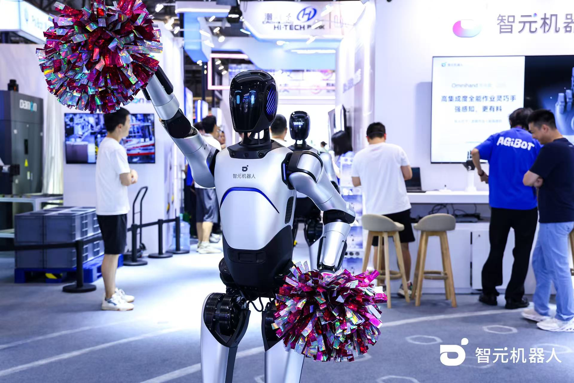 555000jcjc公海机器人 WAIC 首日展台火爆，机器...